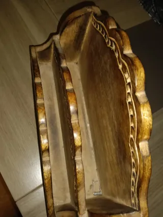 Organizador de madera tallada
