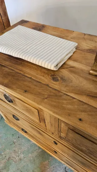 Cómoda antigua de madera