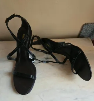 Sandalias Zara Tacón Alto Negro