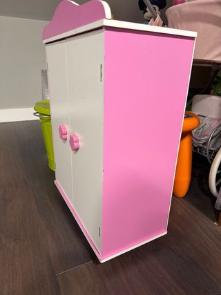Armario para muñecas rosa y blanco