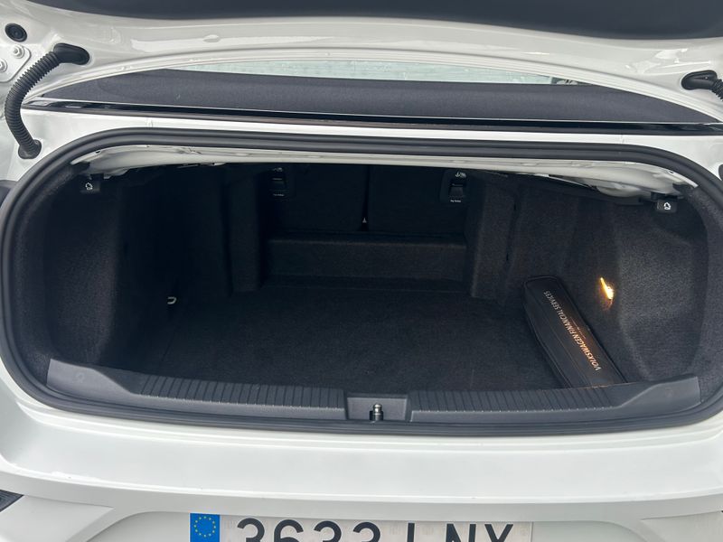 Volkswagen T-Roc 2021, foto 12