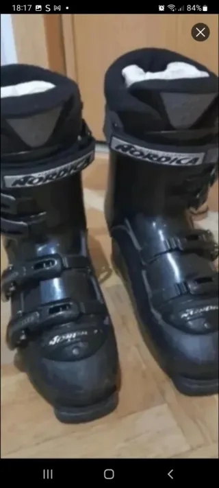 Conjunto de esquís y botas