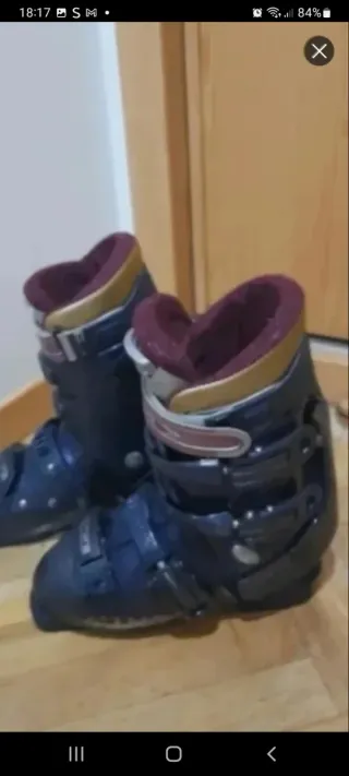 Conjunto de esquís y botas