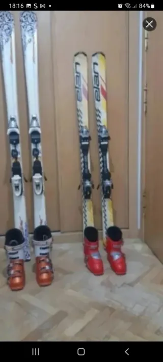 Conjunto de esquís y botas