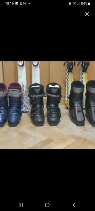 Conjunto de esquís y botas