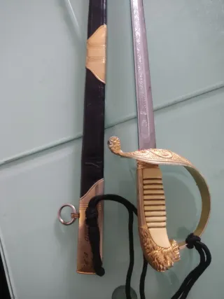 Espada decorativa con funda