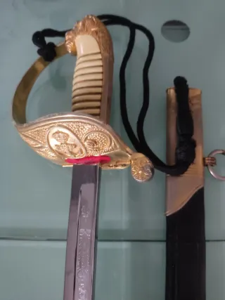 Espada decorativa con funda