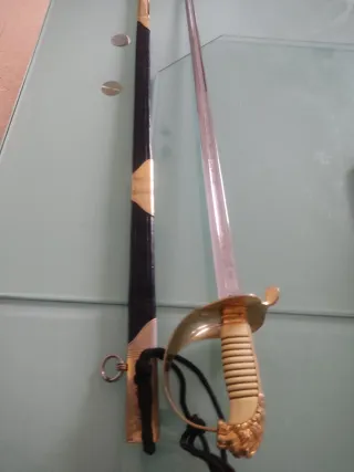 Espada decorativa con funda