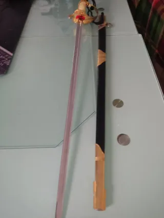Espada decorativa con funda