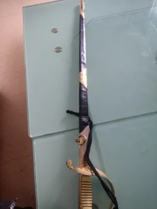 Espada decorativa con funda