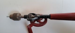 Trapano a mano vintage con punta