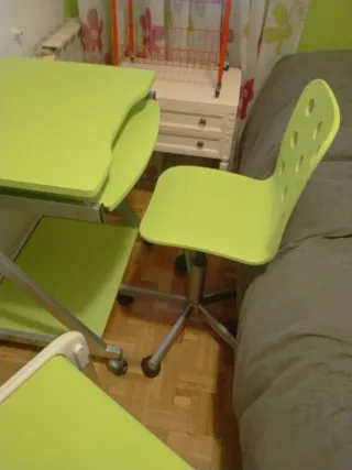 Conjunto pupitre, silla y mesita verde para niñ@s