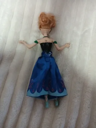 Muñeca Princesa Ana pelo original mechón rosa