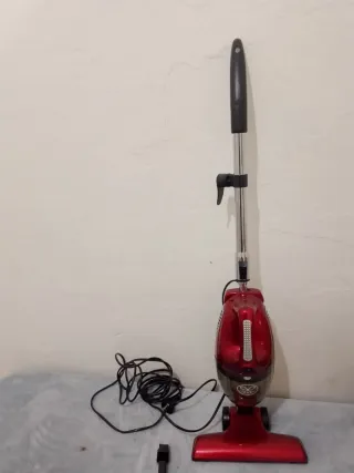 Aspiradora Roja Vertical