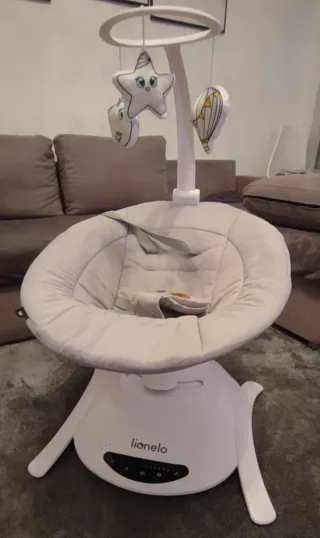 Mecedora bebé con móvil