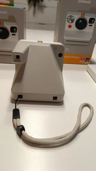 Cámara Polaroid Now Gen 3 + 16 fotos