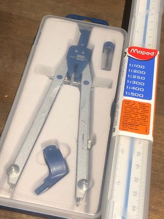 Lote de compás Liderpapel y escalímetro Maped.