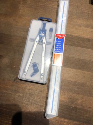 Lote de compás Liderpapel y escalímetro Maped.