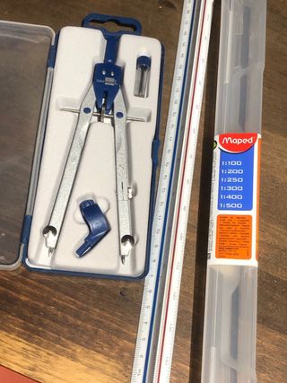 Lote de compás Liderpapel y escalímetro Maped.