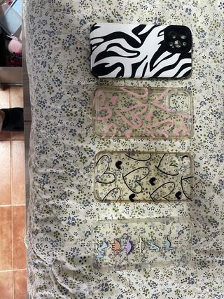 Cuopri iPhone 12 Pro (4 unità) sei euro ciascuno