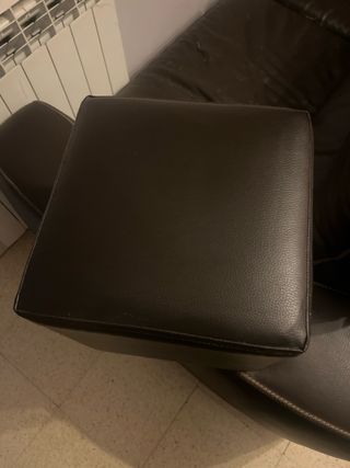 Taburete negro de piel