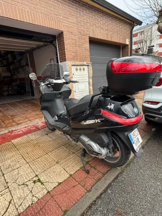 Piaggio 400cc Evo Maxiscooter