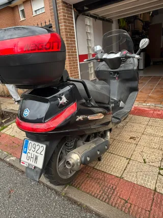 Piaggio 400cc Evo Maxiscooter