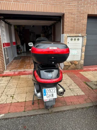 Piaggio 400cc Evo Maxiscooter