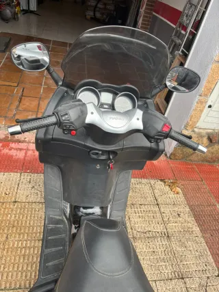 Piaggio 400cc Evo Maxiscooter