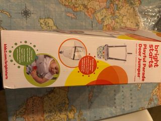 Saltador de puerta Bright Starts Playful Parade