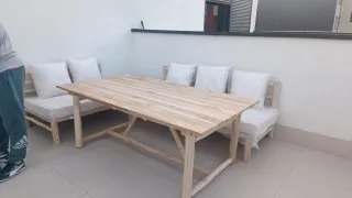 Conjunto sofá y mesa de jardín madera