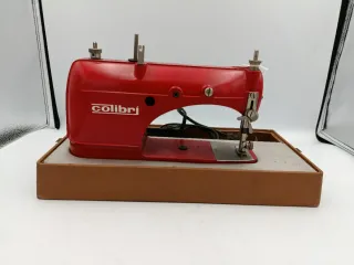 MÁQUINA DE COSER PORTATIL "COLIBRÍ"