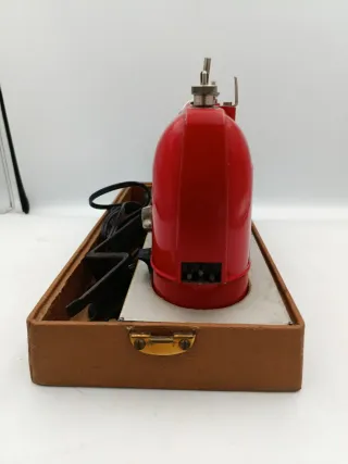 MÁQUINA DE COSER PORTATIL "COLIBRÍ"