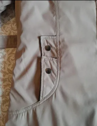 Cazadora acolchada con capucha beige