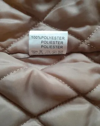 Cazadora acolchada con capucha beige