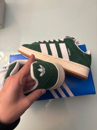 Zapatillas Verdes y Blancas
