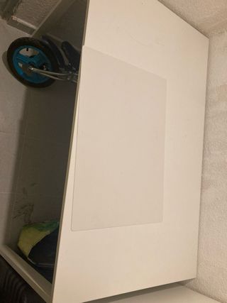 Mesa y Silla Oficina Ikea Blanca y Amarilla