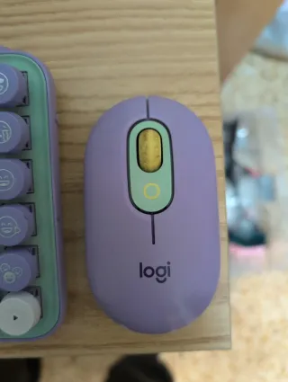 Teclado Logitech Multicolor