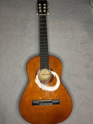 Guitarra Suzuki como nova
