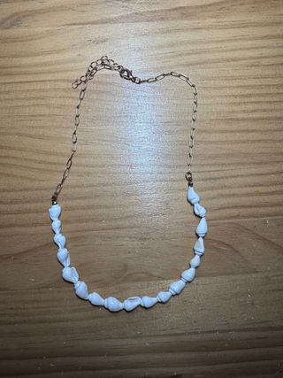 Collar de conchas doradas y blancas PARFOIS