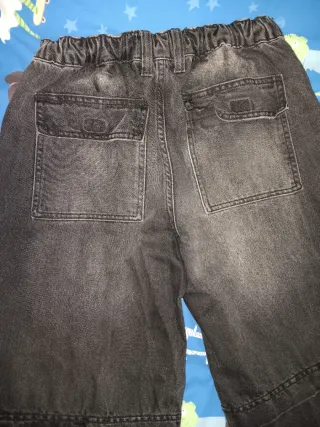 Pantalón vaquero Bershka desgastado talla 38.Cargo
