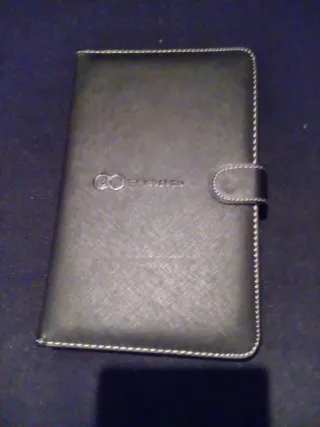 Teclado para tablet con cable de conexión