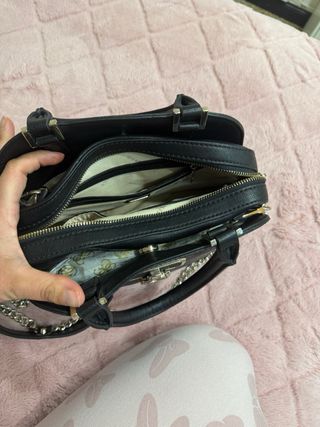 Bolso Guess Negro y Gris