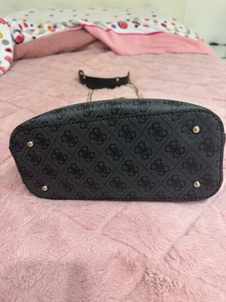 Bolso Guess Negro y Gris