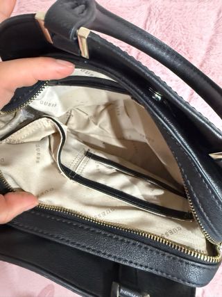 Bolso Guess Negro y Gris