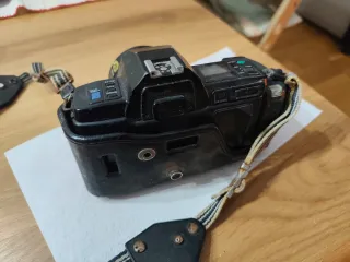 Olympus OM707 Cámara Analógica AF con grip y flash