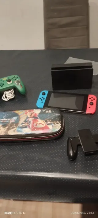 Nintendo Switch + Mando Adicional