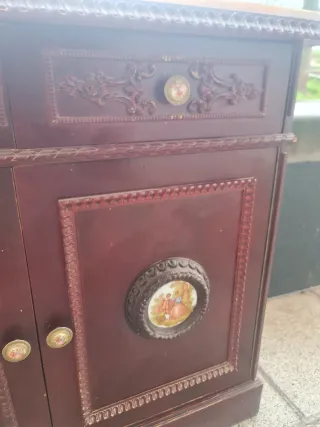 Mueble recibidor antiguo de madera y mármol