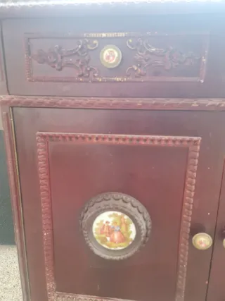 Mueble recibidor antiguo de madera y mármol