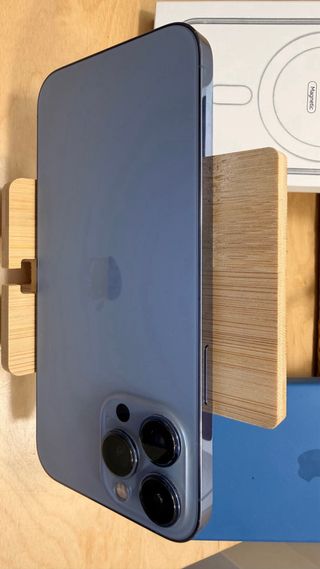 iPhone 13 Pro Max 256GB + 3 Fundas Magsafe